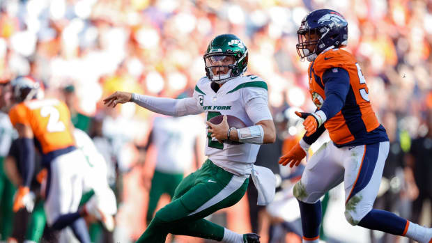 Jets QB Zach Wilson runs trying to escape pressure